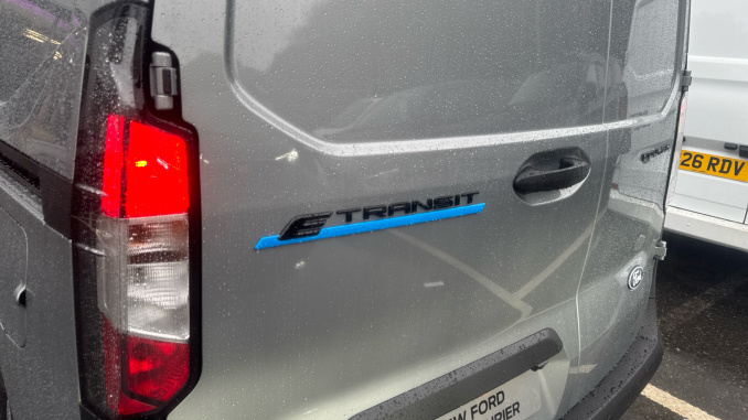 Ford Transit Courier E-Transit Courier 100kW 43kWh Trend Van Auto - Image 25